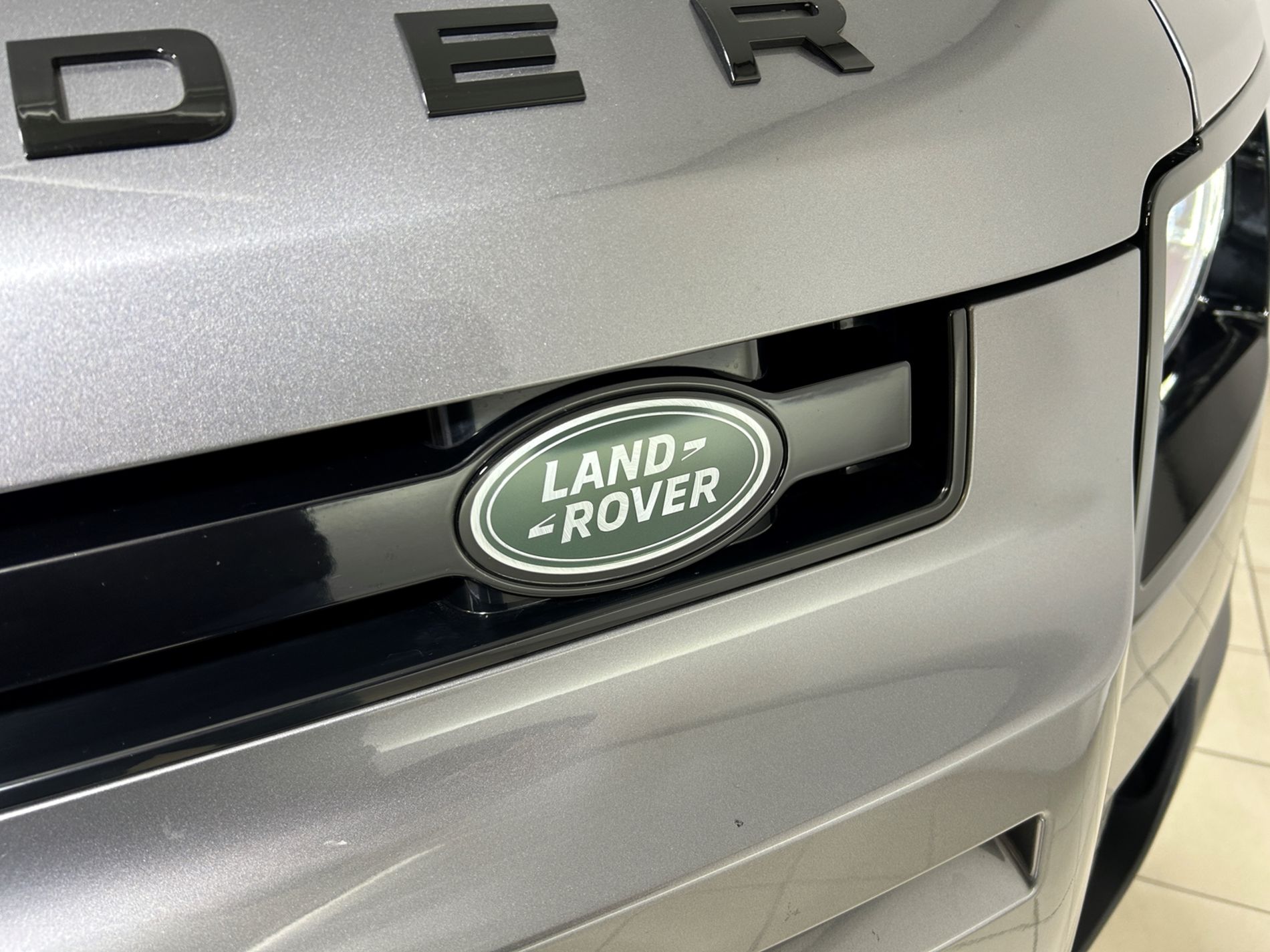 Defender 110 3.0d i6 mhev SE awd 200cv auto - Autoviemme